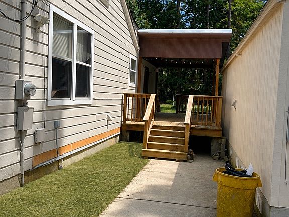 5th image of 646 Silver Maple St
