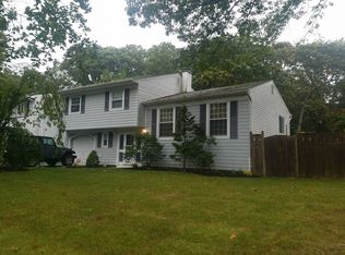 15 Mount McKinley Ave, Farmingville, NY 11738