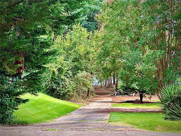 4th image of 101 Marian Dr