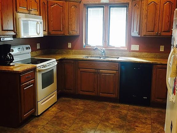 4th image of 806 Hilltop Dr