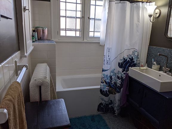 3rd image of 3033 Humboldt Ave S