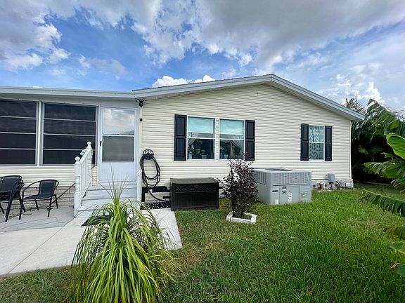 3rd image of 2625 Lake Haven Dr