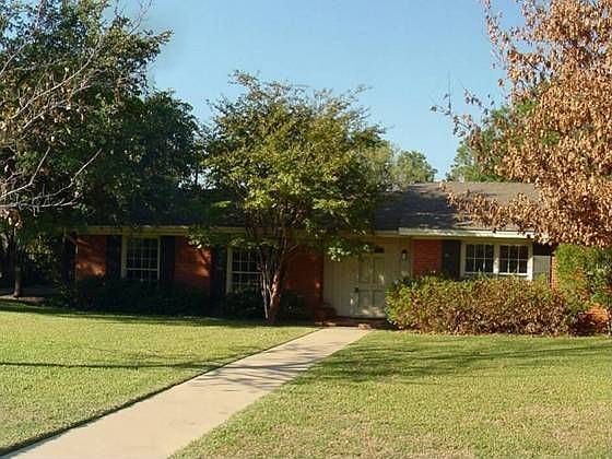 1st image of 1310 Circle Dr