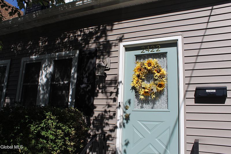 3rd image of 2422 9th Avenue