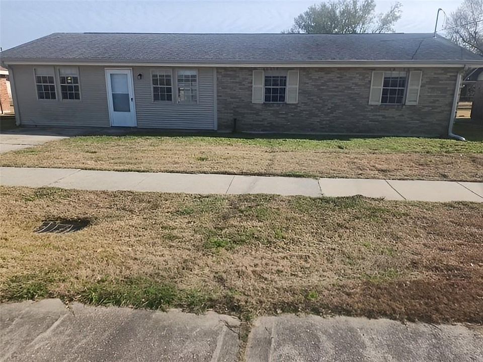 1st image of 303 Bellaire Dr