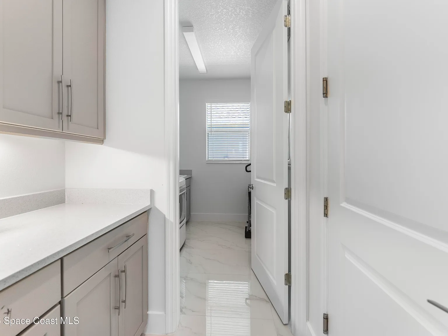 4 bed, 3.5 bath, 2442 sqft, $3,995 — Photo 4