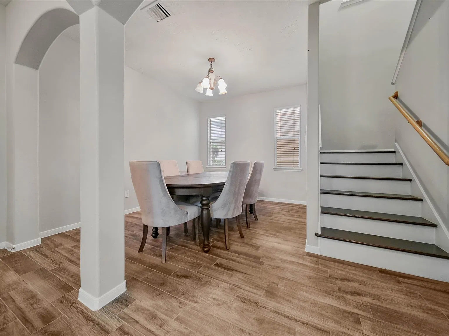 3 bed, 3.0 bath, 2041 sqft, $2,000 — Photo 3