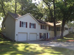 17806 Oakwood Dr, Spring Lake, MI 49456