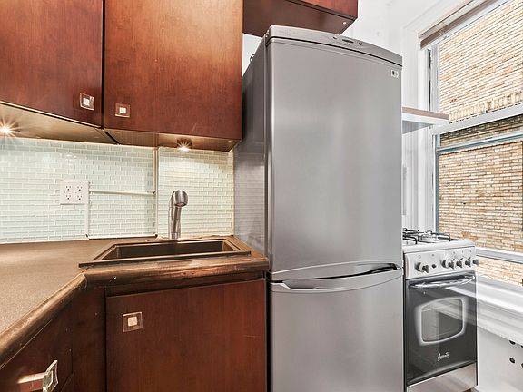 2nd image of 325 W 45th St #804