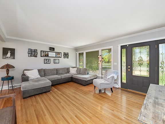 4th image of 220 E Park Ave