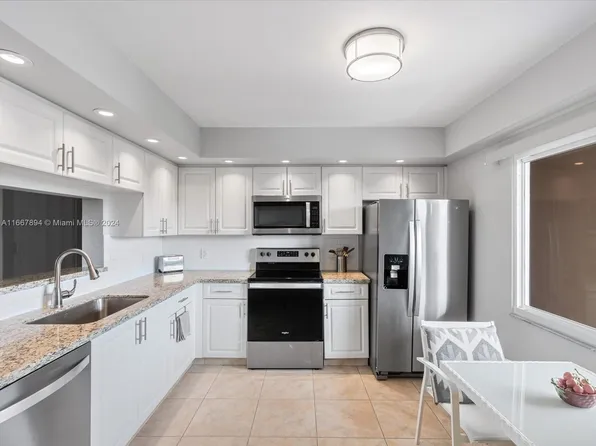 13705 SW 12th St APT 406B, Pembroke Pines, FL 33027