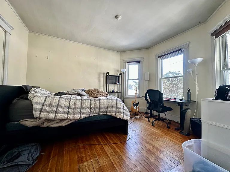 183 College Ave — Photo 5