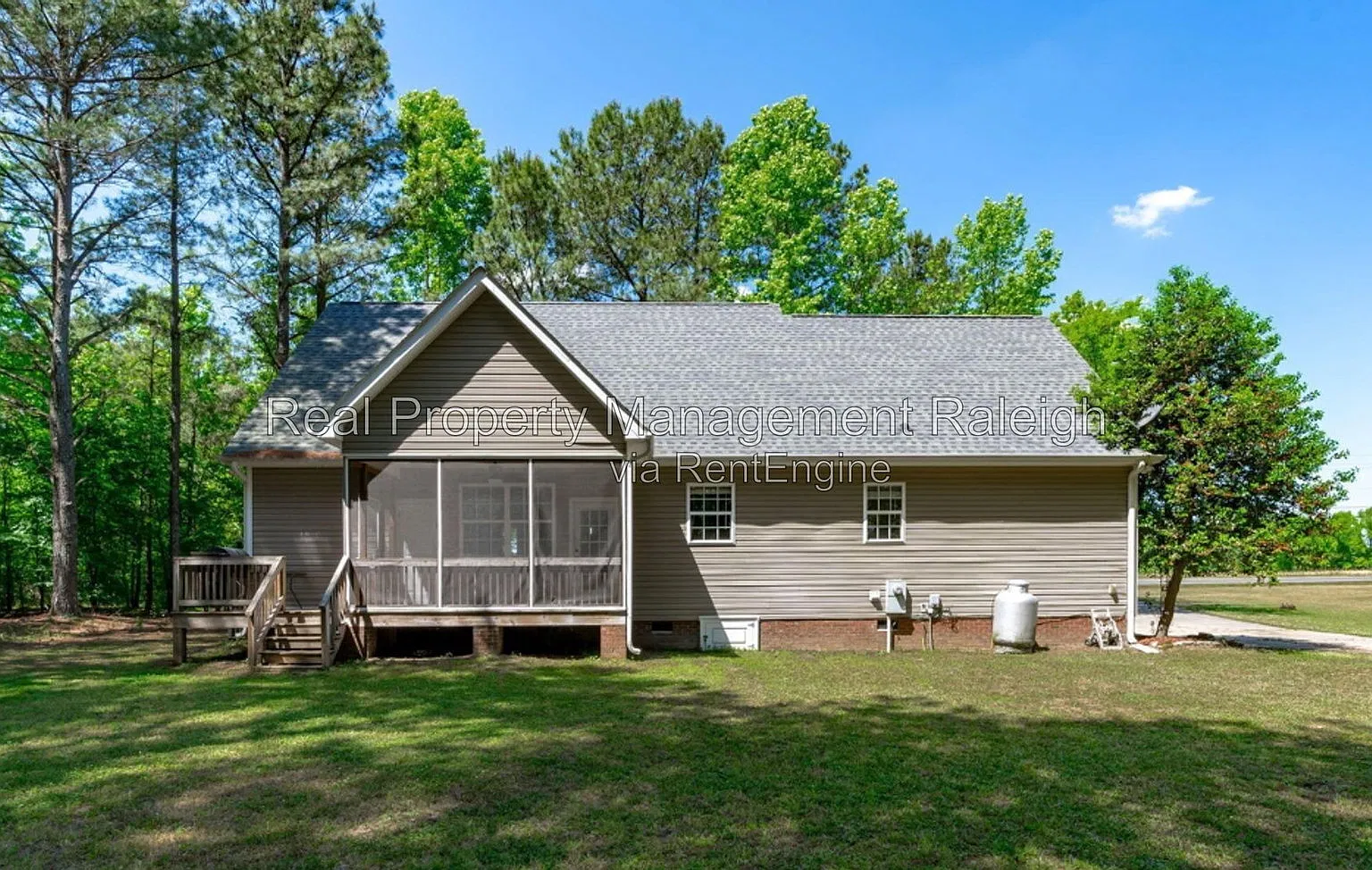 3 bed, 2.5 bath, 2062 sqft, $2,100 — Photo 3