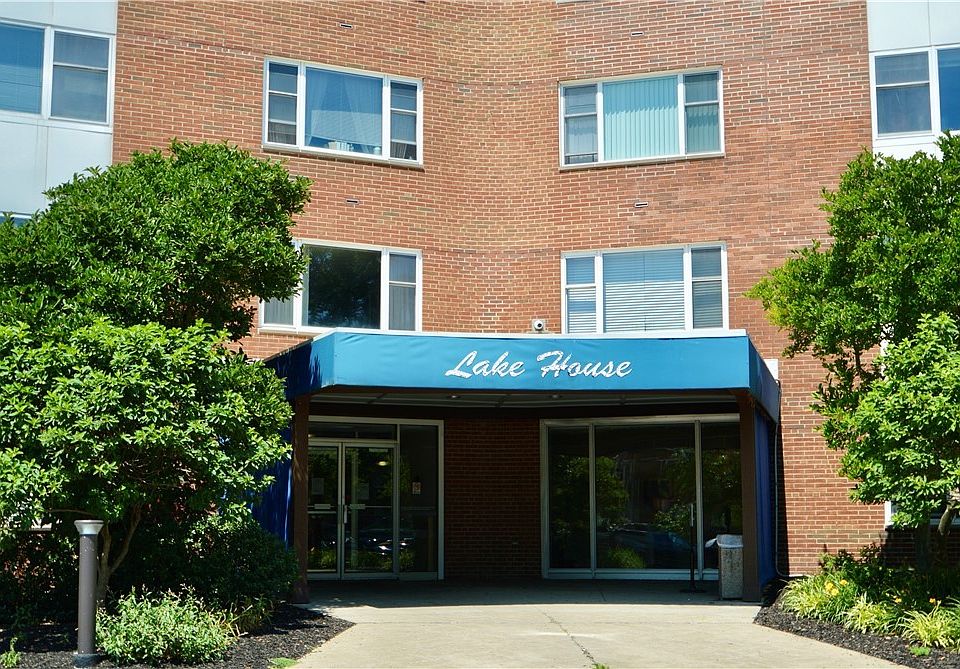 1st image of 11850 Edgewater Dr APT 310