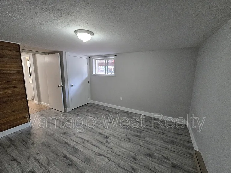 320B Rutland Rd S — Photo 17