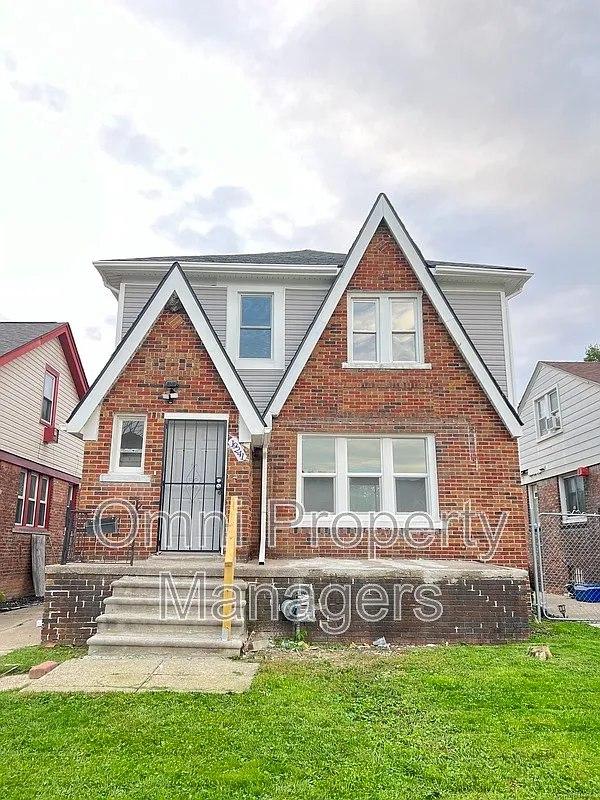 3 bed, 1.0 bath, 1186 sqft, $1,300 — Photo 1