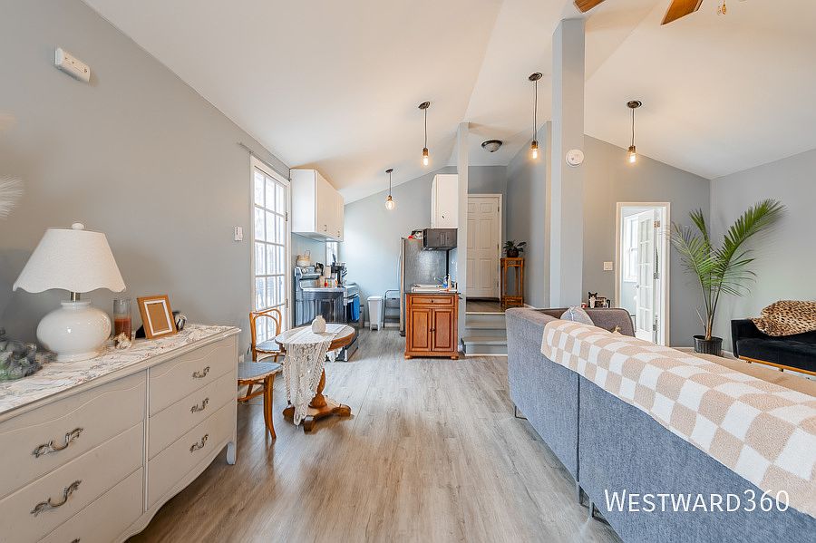 1st image of 2411 W Belle Plaine Ave #2