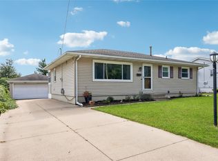 1711 34th St NE, Cedar Rapids, IA 52402