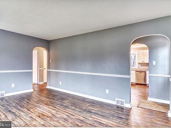 3rd image of 419 E Green St