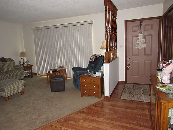 5th image of 813 Sunset Dr