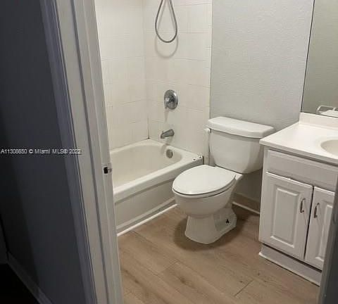 4th image of 2514 NW 21st St #1-2