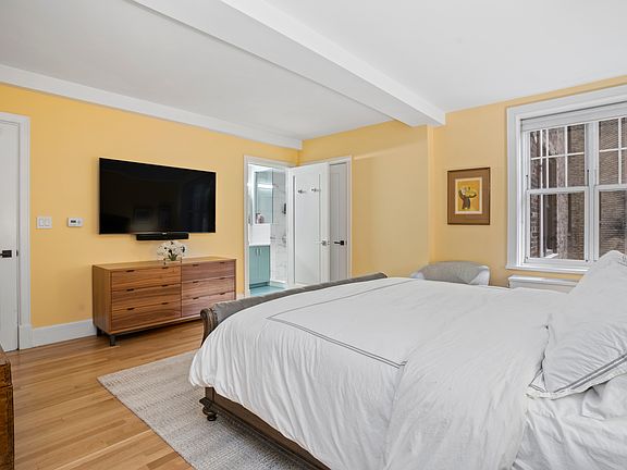 5th image of 27 W 72nd St #305