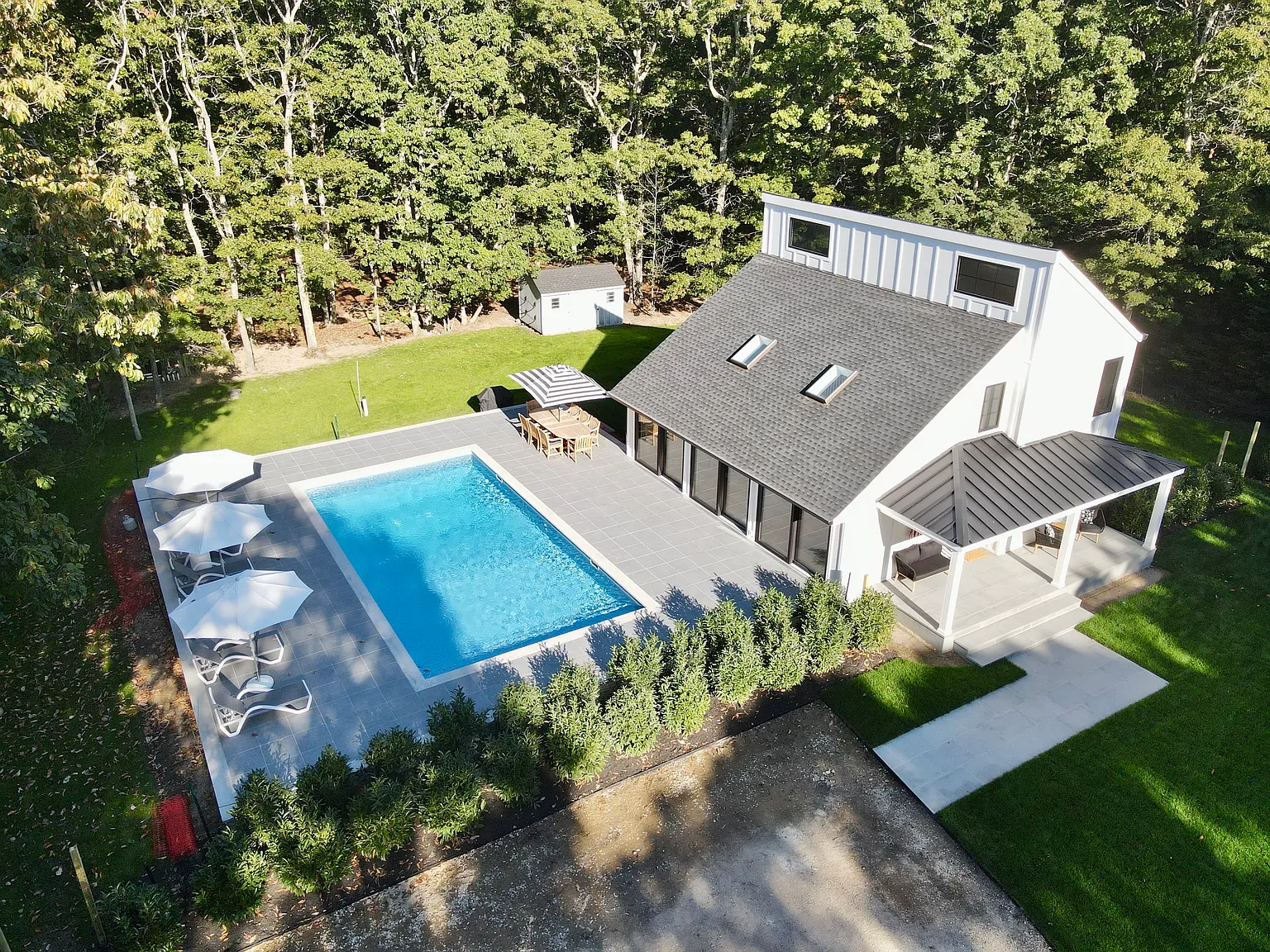 Updated East Hampton Serenity — Photo 1