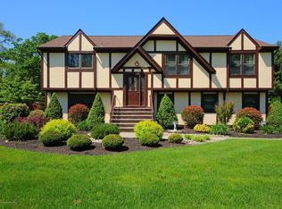 22 Schelly Dr, Middletown, NJ 07748