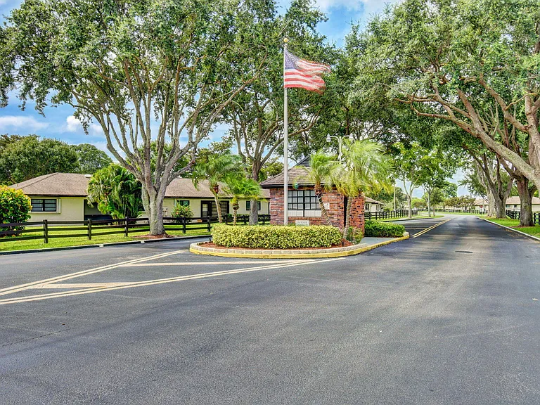 4944 Equestrian Cir #A — Photo 47