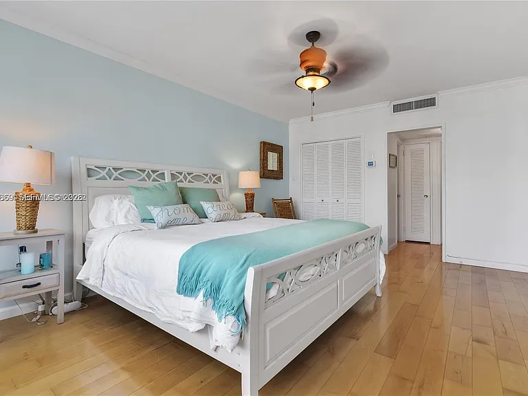 5700 Collins Ave #15D — Photo 12