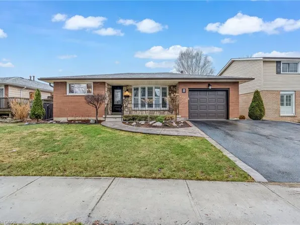 8 Ivanhoe Rd, Brantford, ON N3R 5T8