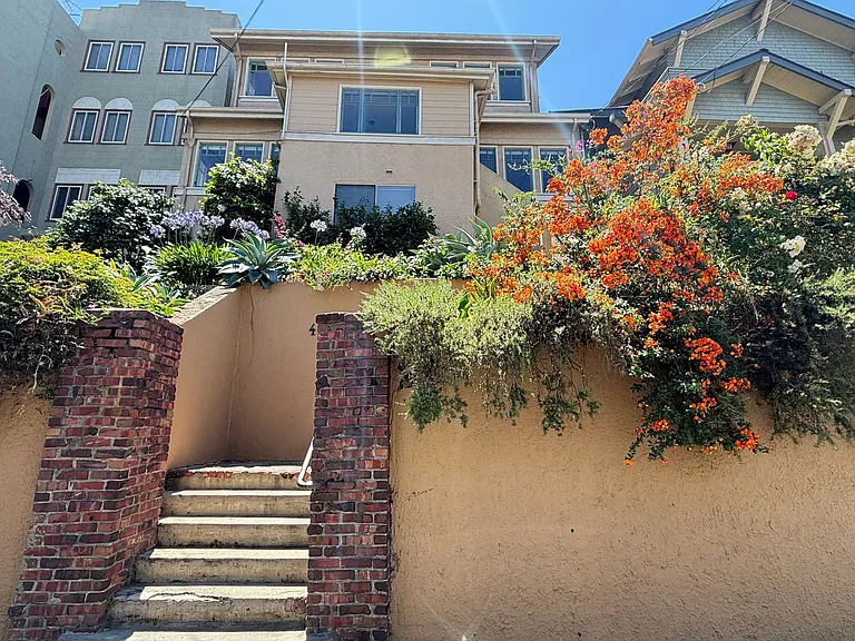 460 Stow Ave — Photo 1