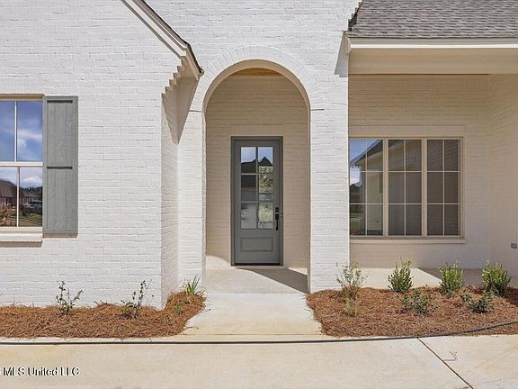 3rd image of 392 Aurora Cir