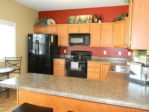 4th image of 113 Logan Ln