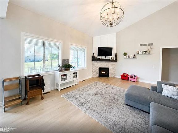 4th image of 56387 Scotland Dr