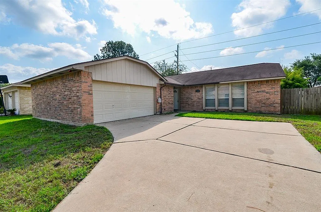 3 bed, 1402 sqft, $1,720 — Photo 2