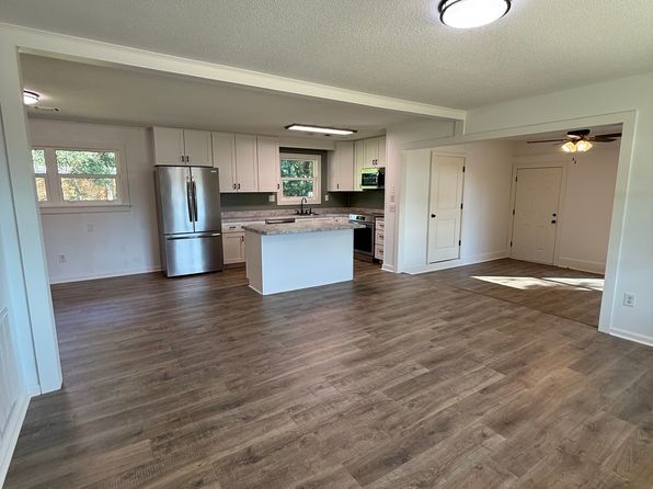 948 Lakeview Dr