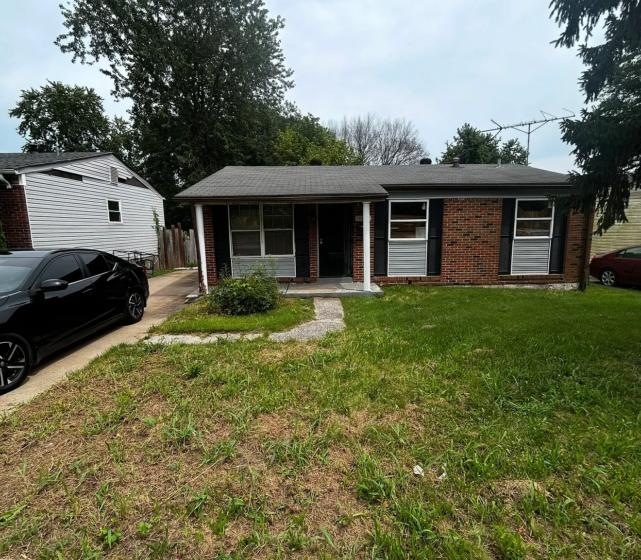 3 bed, 936 sqft, $925 — Photo 1