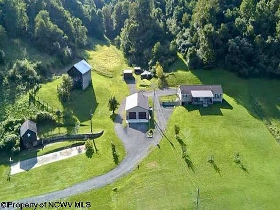 3rd image of 1683 Range Rd