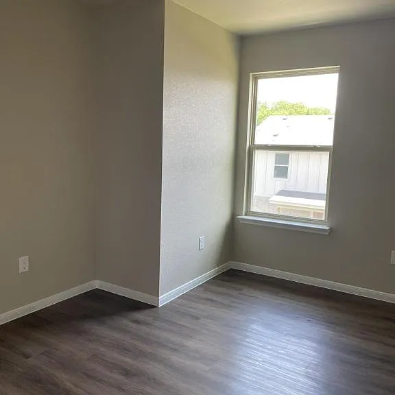 512 Raymond St — Photo 21