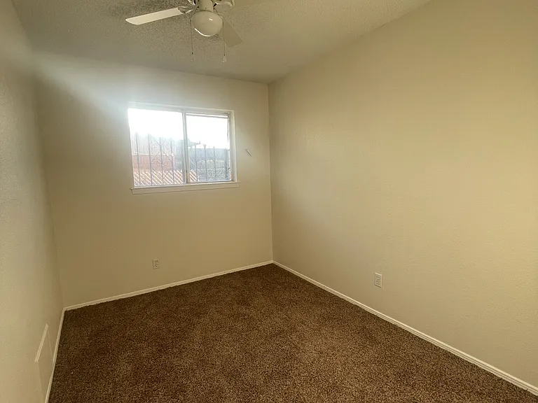 5761 Longview Dr — Photo 16