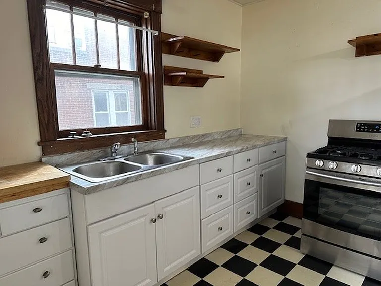 303 E Main St — Photo 6