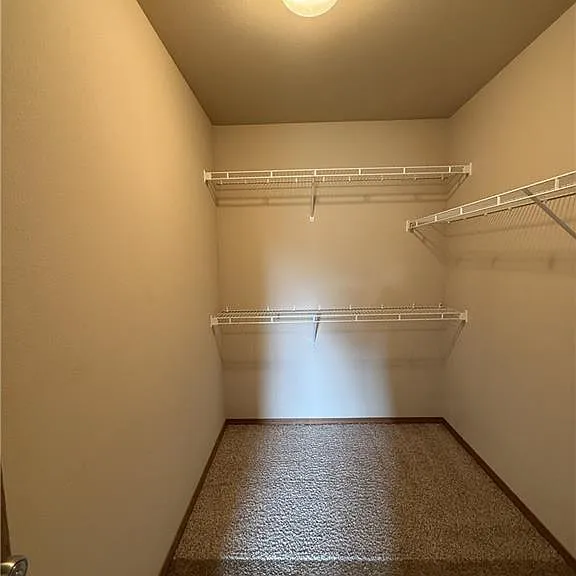 213 Foxglove St — Photo 6