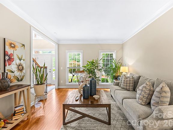 5th image of 12338 Willingdon Rd