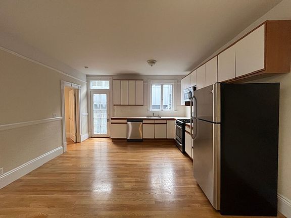 4th image of 268 Oak St #273