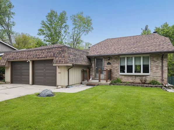 1005 Valley Ln, Lockport, IL 60441