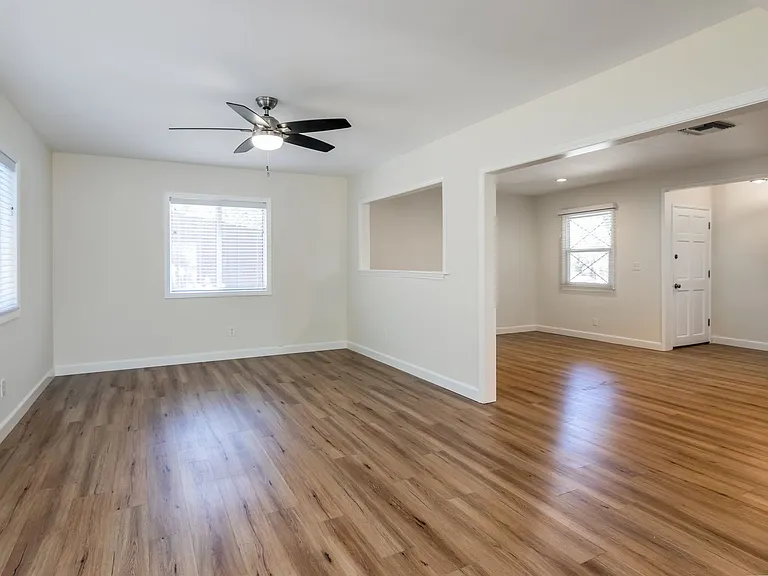 22436 Avenue San Luis — Photo 2