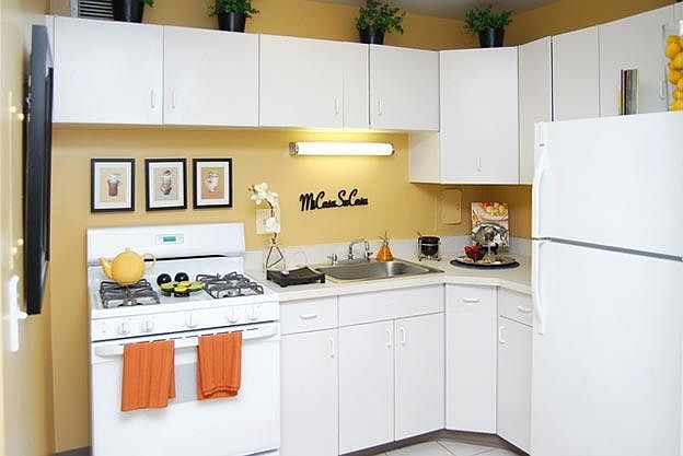 1st image of 2861 S King Dr #2