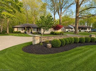 6325 Crossview Rd, Seven Hills, OH 44131