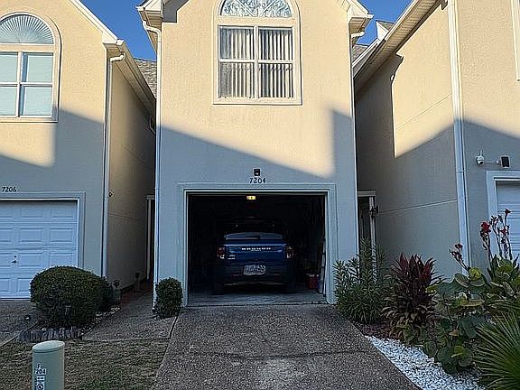 3rd image of 7204 Majestic Blvd